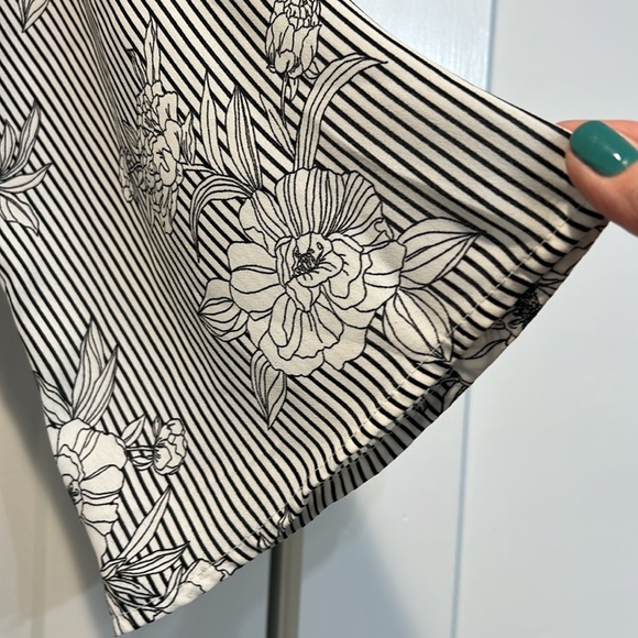 Papermoon Floral Striped Women's Top size small. In excellent condition! - Picture 5 of 9